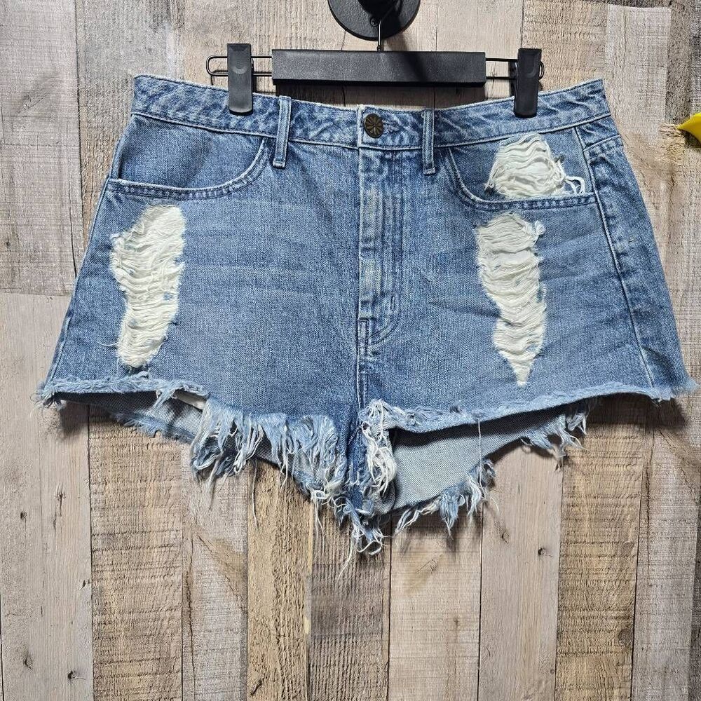 Show Me Your Mumu Wyoming High Waisted Distressed Denim Jean Shorts 31 - Picture 2 of 6